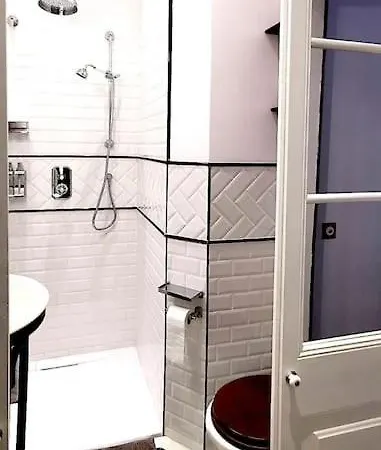 Large Patio 4 Bedrooms 4 Bathrooms Of Which 3 En-suite 아파트 바르셀로나