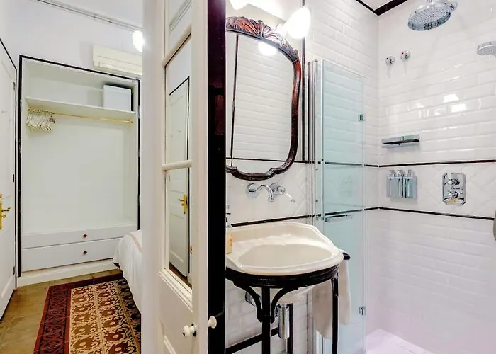 Large Patio 4 Bedrooms 4 Bathrooms Of Which 3 En-suite برشلونة