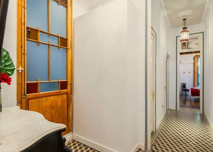 Large Patio 4 Bedrooms 4 Bathrooms Of Which 3 En-suite برشلونة